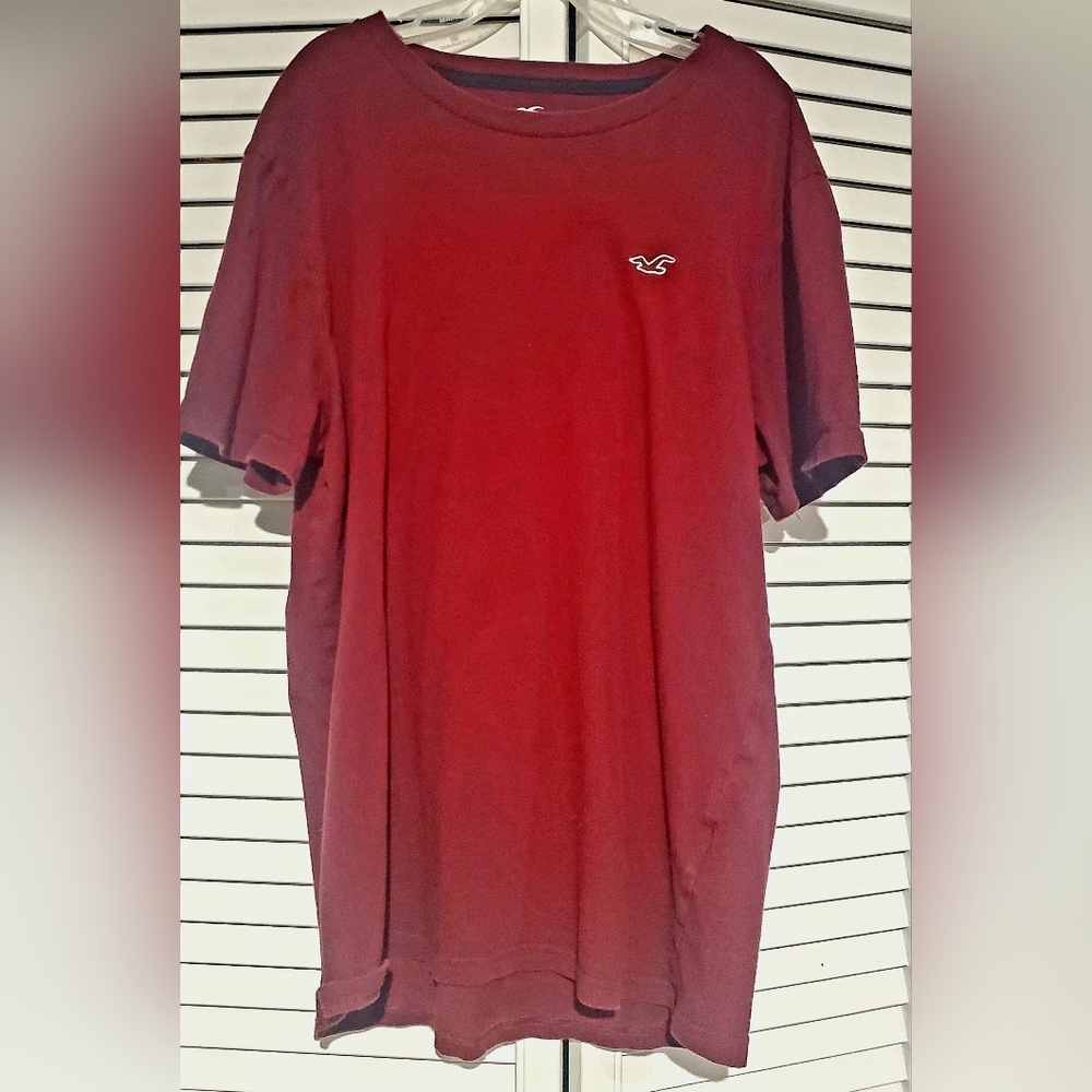 Hollister Men’s Tee Dark Red